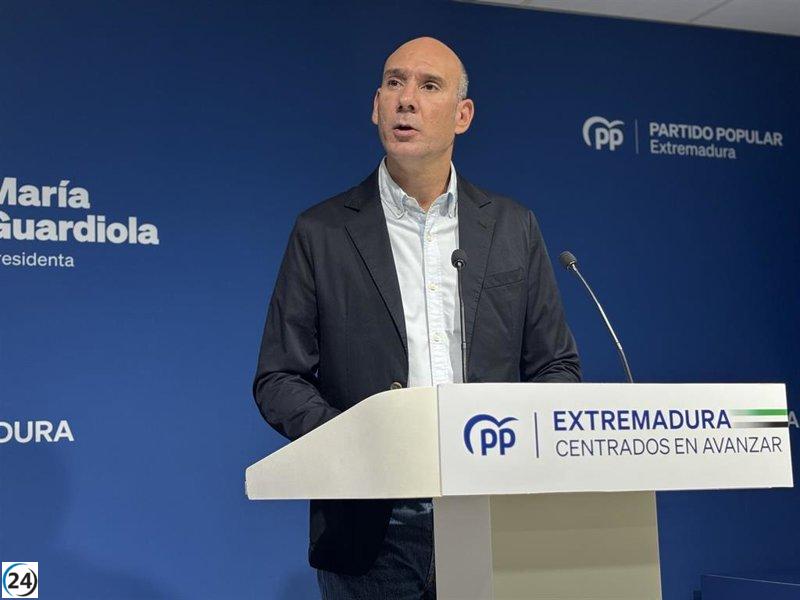 El PP denuncia que el PSOE busca beneficios políticos a través de ataques durante la disputa del transporte escolar.