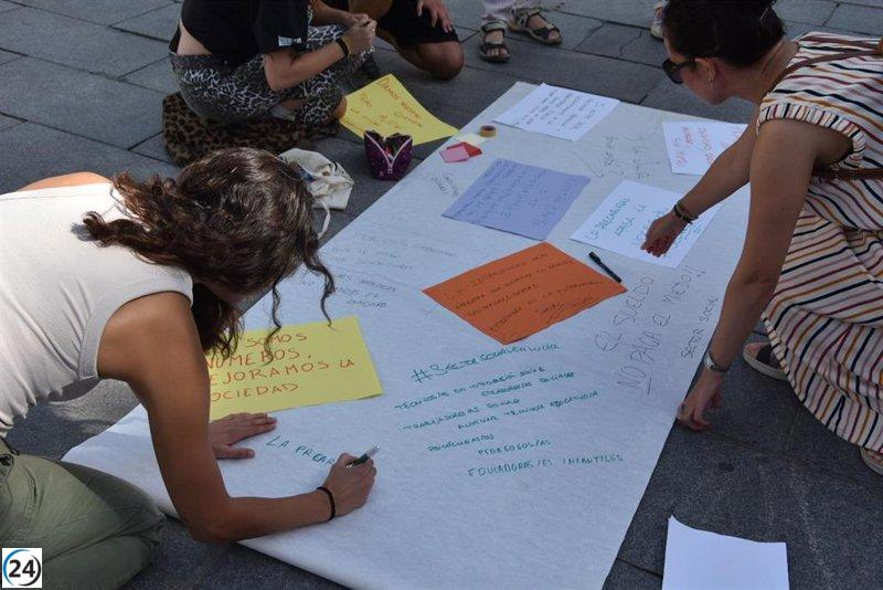 Trabajadores sociales en Mérida exigen dignidad laboral y atención gubernamental.