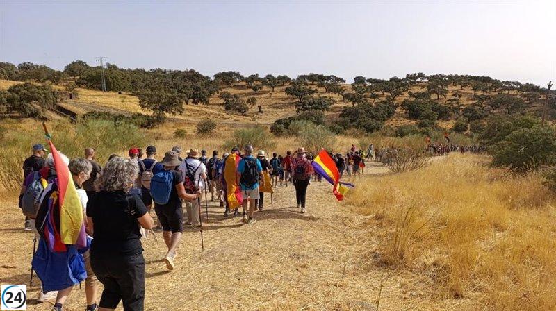 Cerca de mil personas marchan en Fuente del Arco para recordar la II Columna de los 8.000.