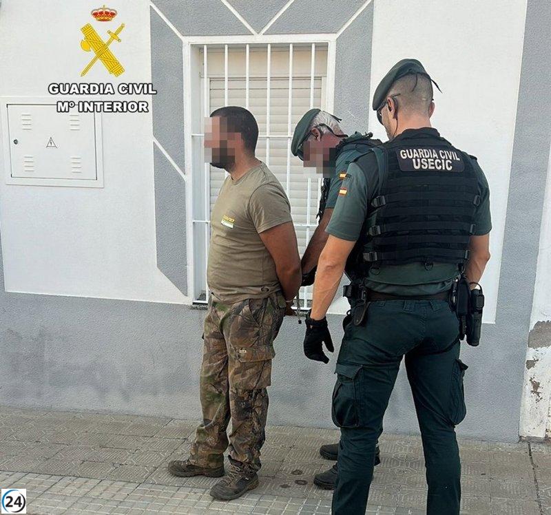 Cinco arrestados en Zafra por agredir y amenazar a un vecino con un arma.
