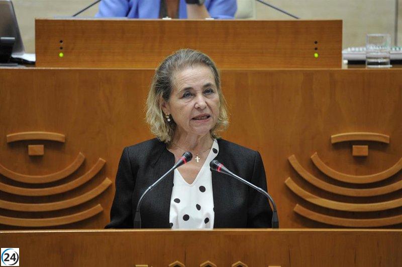 Vaquera asegura haber resuelto la crisis del transporte escolar, mientras la oposición critica el desorden.