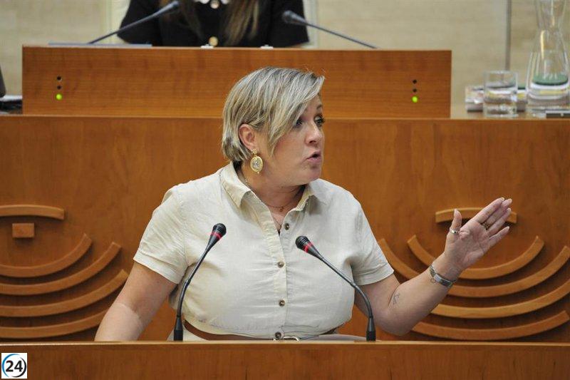 La Asamblea de Extremadura critica a la consejera de Educación por problemas de transporte escolar al iniciar el curso.