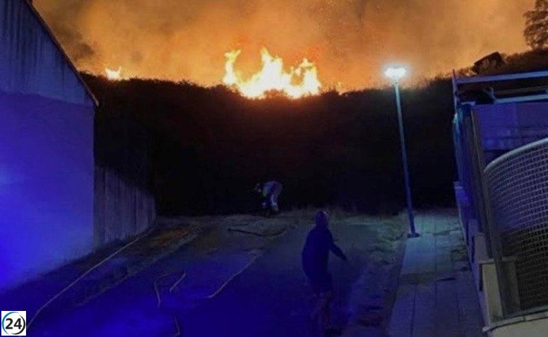 Capturan al presunto responsable de un incendio forestal en Navalmoral de la Mata que obligó a evacuar a residentes.
