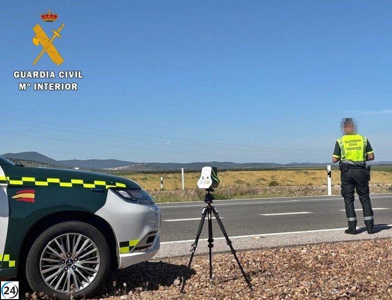 Detenido un motociclista por superar los 180 km/h en zona de 90 en La Albuera.