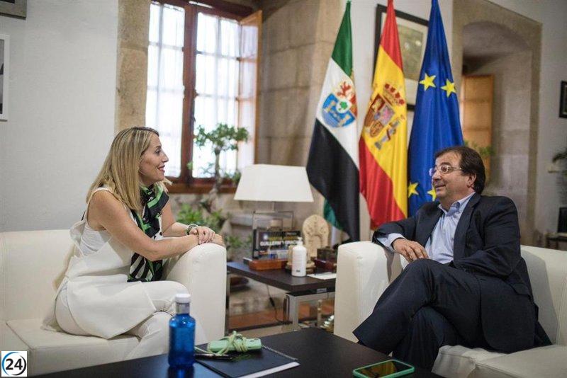 Guardiola elogia la dedicación y el compromiso de Fernández Vara, pilar de la política en Extremadura.