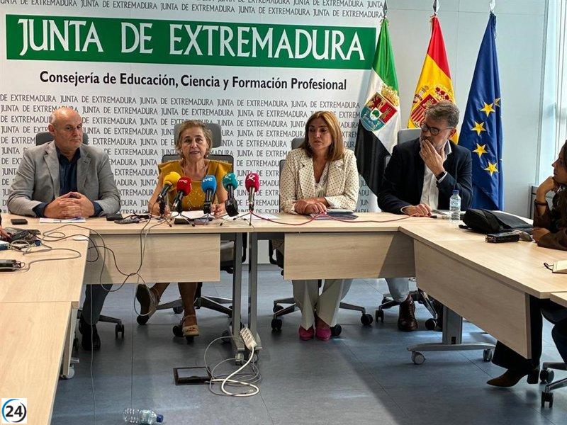 Junta implementará aumento de 80 euros mensuales para docentes en enero de 2026 sin consenso sindical.