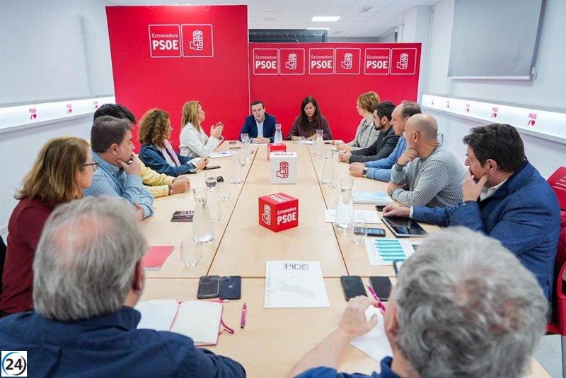 Gallardo promete igualar sueldos docentes en 2026 si llega a la gobernación.