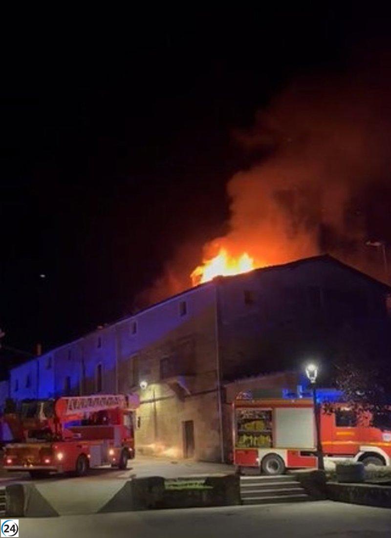 Incendio en Villasbuenas de Gata deja severos daños en vivienda.