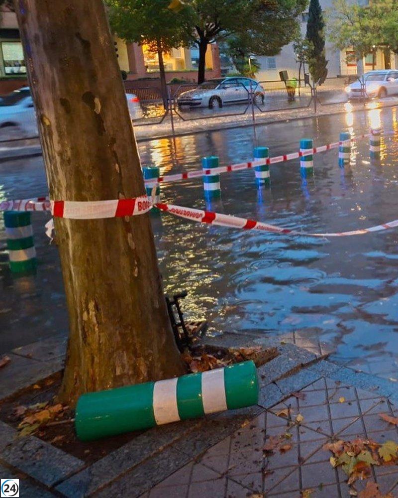 Bomberos de Cáceres responden a emergencias ocasionadas por intensas lluvias y vientos en la provincia.