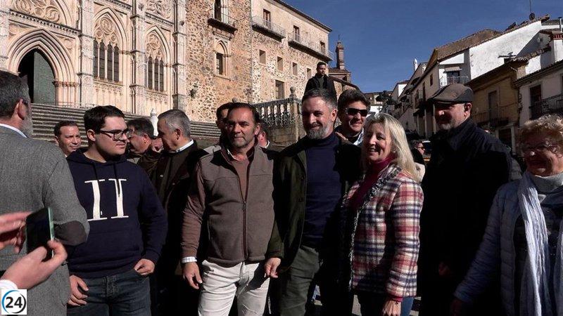 Abascal interroga a Guardiola sobre si busca elecciones por los pactos del PP en Valencia.