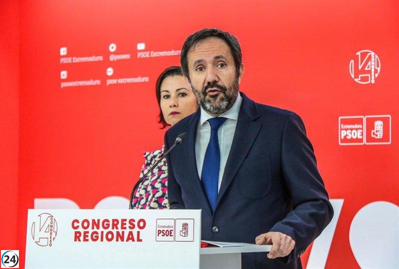 César Ramos del PSOE cuestiona la actitud de Ibarra ante la abstención del PP en el pasado.