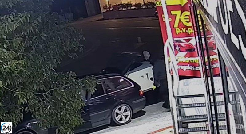 Desmantelan la caja fuerte del 'Camión de los Regalos' tras su robo.