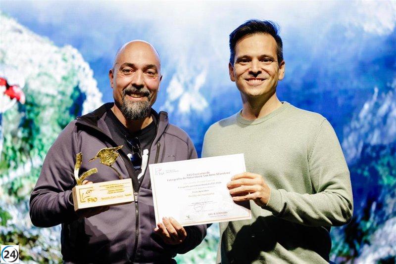 Fernando Prieto se alza nuevamente como ganador del FIO con su obra 'Perdiz de montaña'.