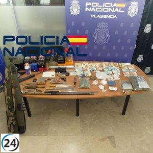 Desmantelan red de narcotráfico en Plasencia: 14 arrestos y se incautan 100 cuchillos.