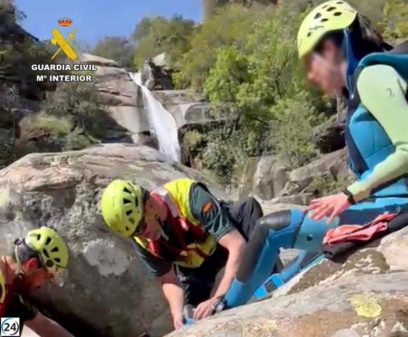 La Guardia Civil rescata a barranquista en Garganta de los Papúos del Jerte.