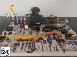 Dos ladrones arrestados por varios robos en viviendas y coches en Moraleja.