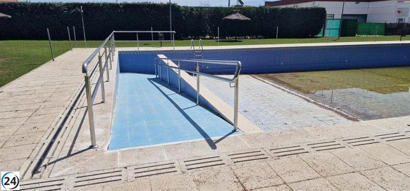 Finalizan trabajos de impermeabilización y accesibilidad en piscina de Campo Lugar, en Cáceres.