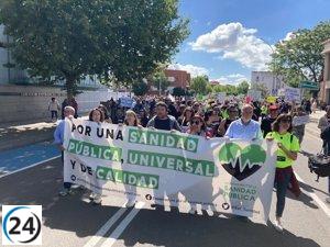 Centenares de personas protestan por sanidad pública en Mérida.