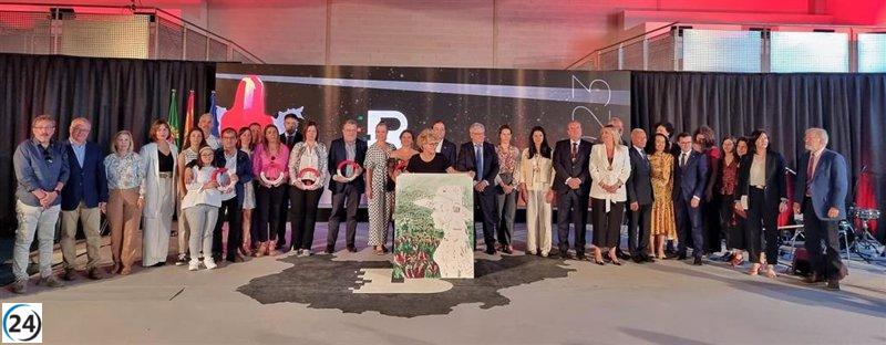 Badajoz homenajea a Monago, la Asamblea de Extremadura y fundadoras de Komvida en el Día de la Provincia.