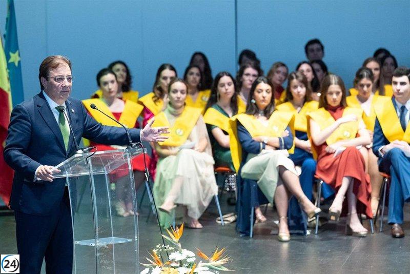 Vara propone mejorar condiciones laborales para retener a jóvenes médicos en Extremadura.