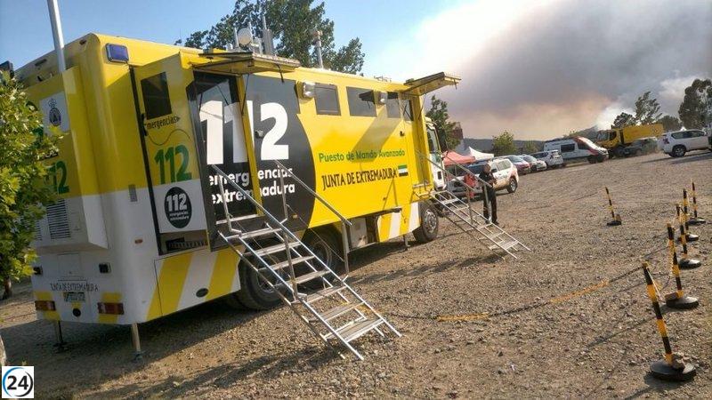 Desalojan a vecinos cercanos al incendio de Torrecilla de los Ángeles.