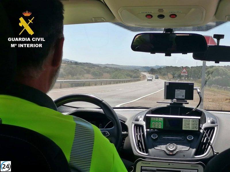 Conductor drogado atrapado a 171 km/h en zona de velocidad limitada en Alconera (Badajoz).