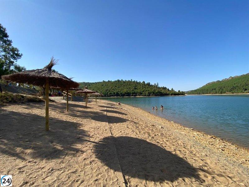 El Colegio de Geólogos añade las playas de Cañamero y Orellana a su lista de '21 destinos secretos de verano'.