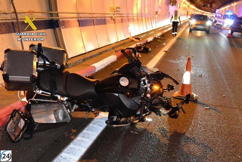 Muerte de motorista en el accidente del túnel de Miravete: se investigan a dos personas.