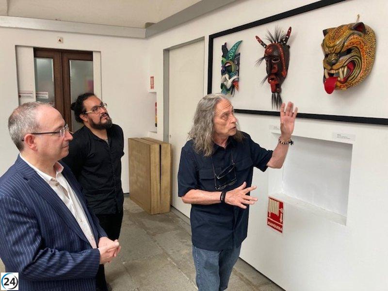 Nacho Rovira expone 42 máscaras de arte global en el Festival de Mérida