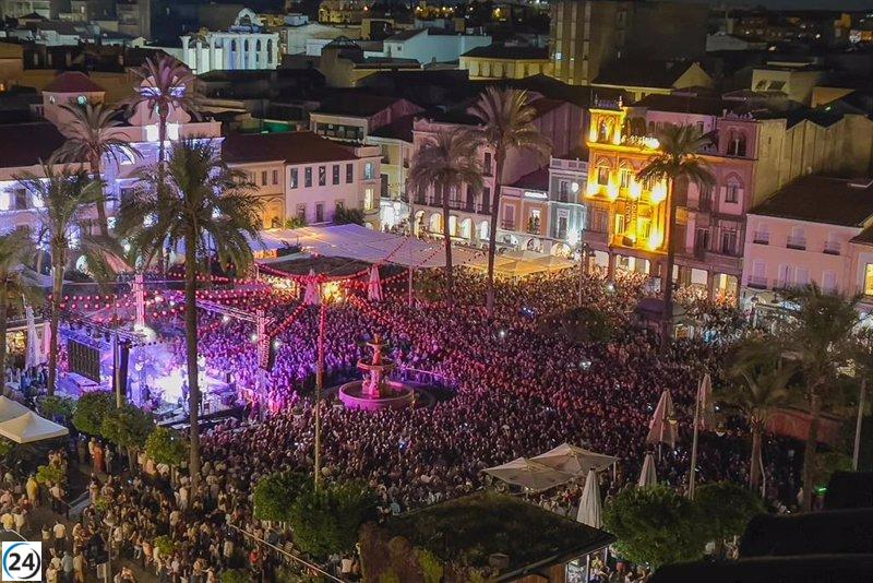 Multitudinario concierto de Andy y Lucas en Mérida concentra a 10.000 espectadores en Plaza de España