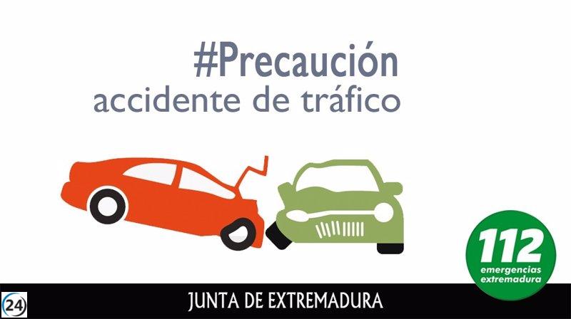 Tres heridos leves tras colisión entre camión y varios turismos en Villar de Plasencia