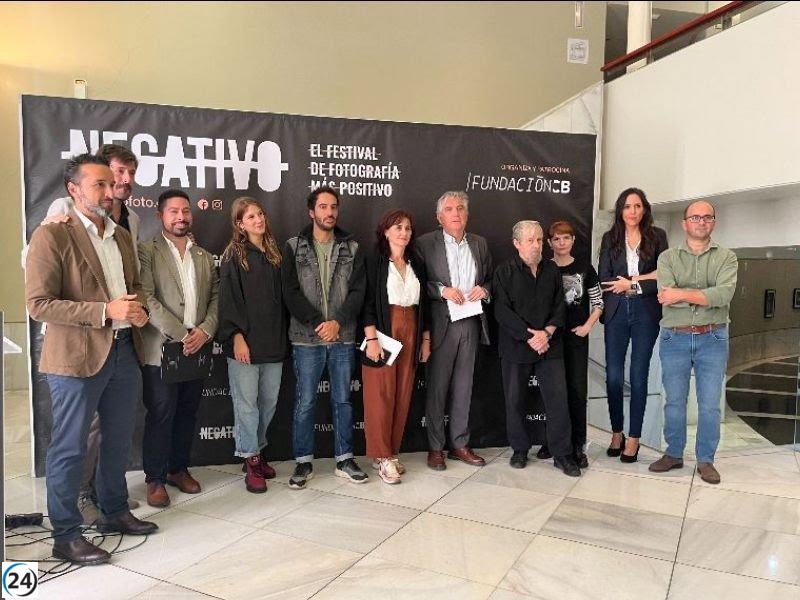 El festival de fotografía 'Negativo' expande su cultura visual y educativa por Badajoz, Olivenza, Mérida y Villafranca.