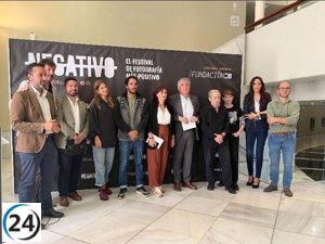 El festival de fotografía 'Negativo' expande su cultura visual y educativa por Badajoz, Olivenza, Mérida y Villafranca.