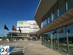 Grave herido tras colisión de coche y moto en Alcántara.