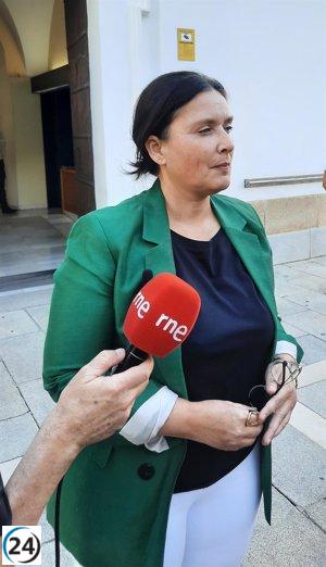 El PSOE acusa a la consejera de Vox de estar bajo la influencia de Agricultura y representa una amenaza para el mundo rural.