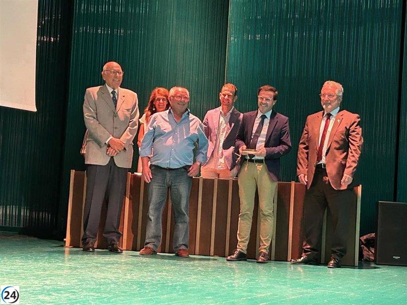 El reconocimiento máximo: Diputación de Badajoz es galardonada con la Medalla de Oro de la Federación Extremeña de Natación.