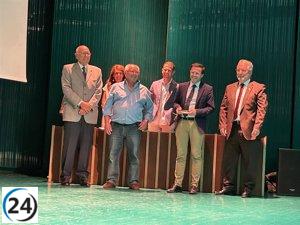 El reconocimiento máximo: Diputación de Badajoz es galardonada con la Medalla de Oro de la Federación Extremeña de Natación.