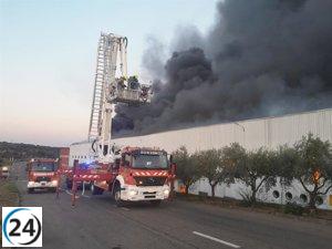 Jefe de la Diputación de Cáceres inspecciona las instalaciones de Acenorca en Montehermoso dañadas por incendio.