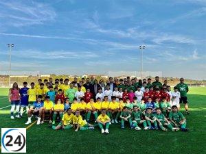 Villanueva del Fresno inaugura su moderno campo de césped artificial