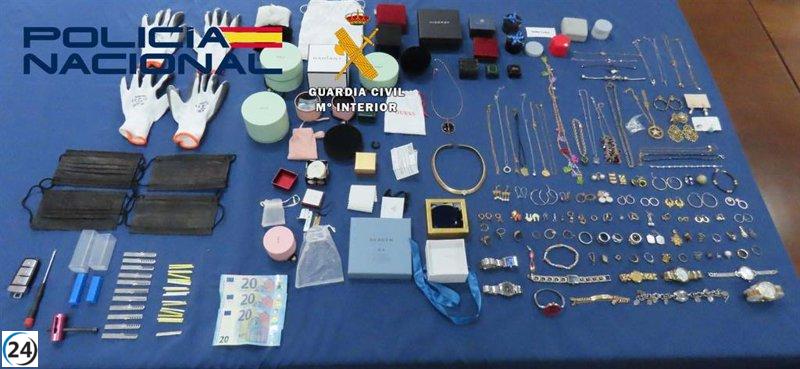 Dos jóvenes encarcelados por delitos de robo en domicilios de Badajoz y Mérida