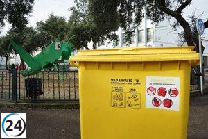 Campaña Conservadora: Promedio promueve conciencia ambiental con pegatinas informativas en contenedores amarillos.