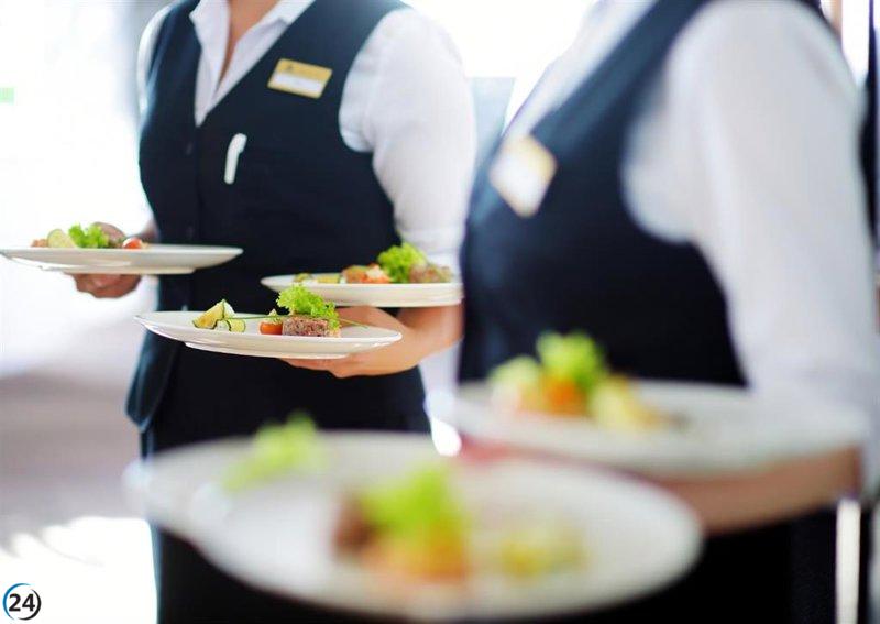 Los empleados en turismo en Extremadura experimentan un aumento histórico en el tercer trimestre, superando al resto del país.