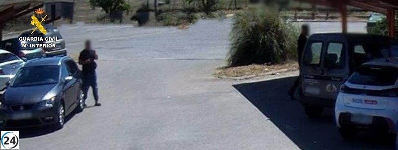 Detención y pesquisa de hombres por delitos de hurto y robo en vehículos en varias provincias, incluyendo Cáceres.