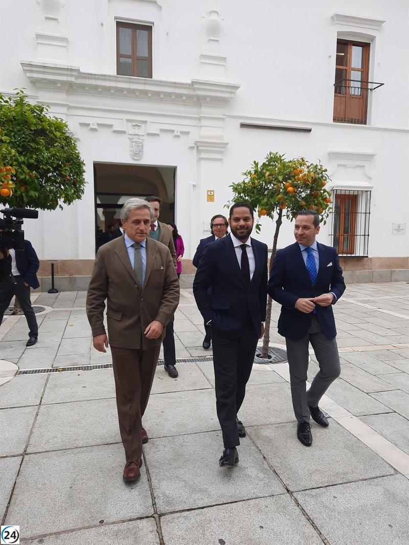 Vox desvincula el futuro del Gobierno extremeño de la coyuntura nacional y su relación con el PP, respaldando la efectividad de Guardiola