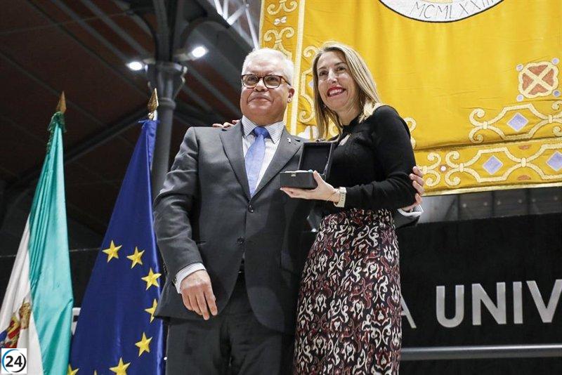 Rector enfatiza éxito educativo de la UEx en su 50 aniversario