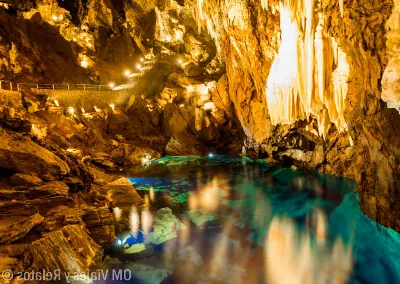 Disfruta de un viaje a las Grutas de las Maravillas en Huelva